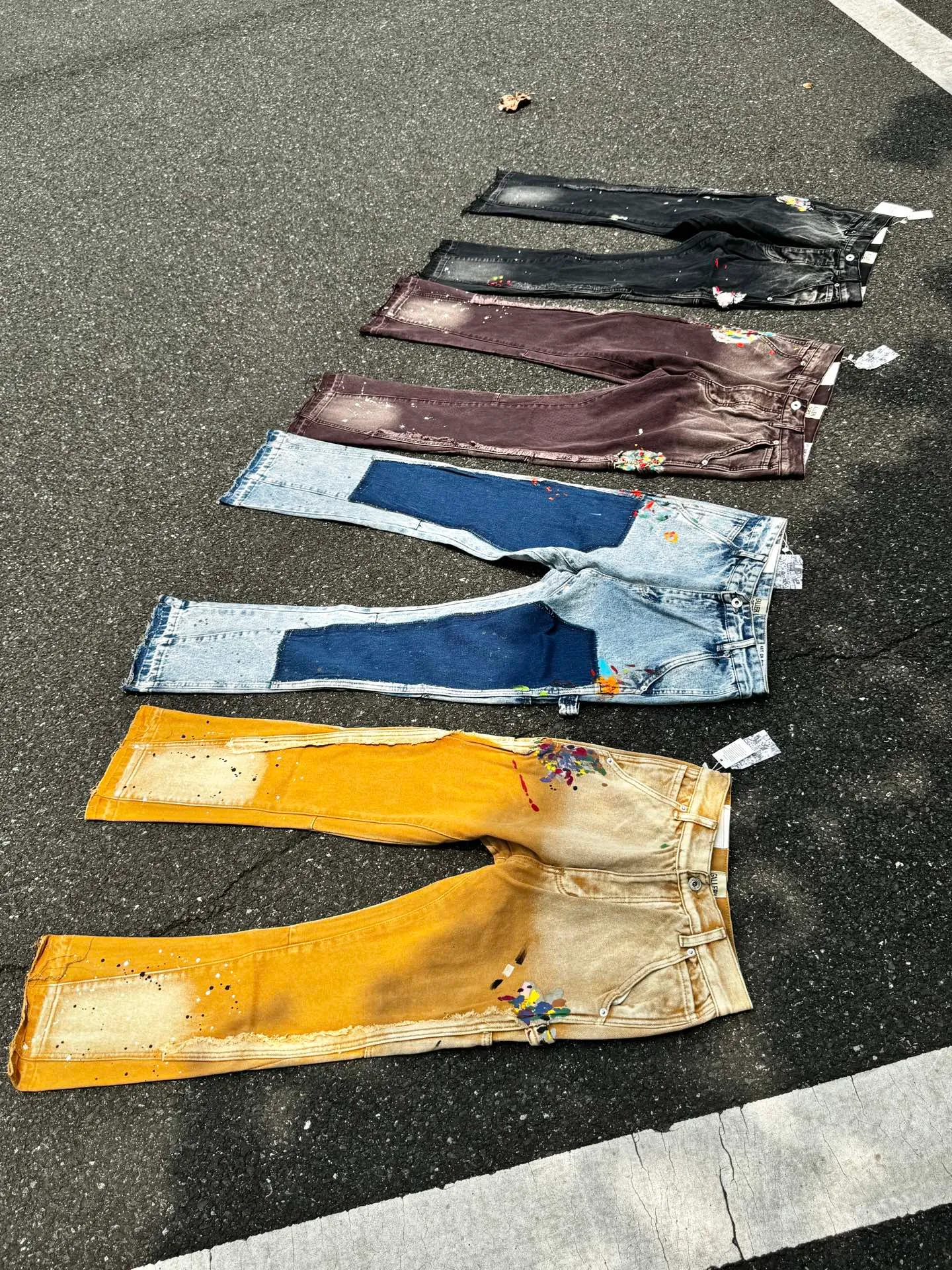 P250 (G95 black) (G90 burgundy) (G94 blue) (G91 khaki) GALLERY DEPT. Spliced ​​patchwork splash-ink denim flared pants washed and distressed spliced ​​jeans logging micro-flared jeans men and women same style Code number: 28 30 32 34 36